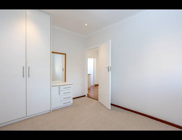 2 BEDROOM APARTMENT TO LET IN NEWLANDS